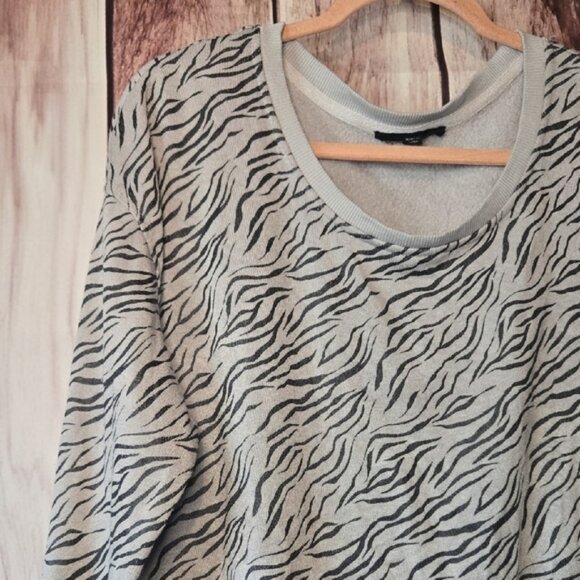Jane and Delancey Gray Zebra Print Sweatshirt Size XL - Picture 5 of 9